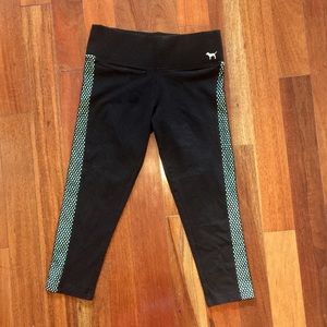 Baby blue accented cropped yoga pants
